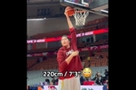 还有谁?张子宇拉伸动作是直接站立持球摸板 这真的很难模仿