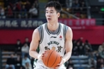 同曦官方:郭昊文崴脚受伤 赛后第一时间前往医院进行进一步检查