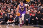 Shams：海外治疗并非NBA球员常态 这是东契奇自己的医疗团队主导